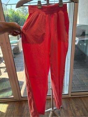 lululemon athletica Coral Pink Track Joggers sz 2